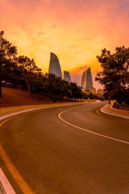 Bakü, Azerbaycan 'da bahar havası. Seyahat ve tatil konsepti.