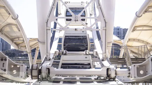 Dönme dolap. Bakü, Azerbaycan.