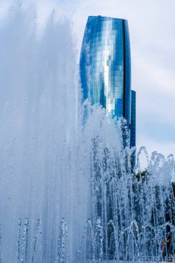 Güzel çeşme. Bakü, Azerbaycan 'da bahar havası. Seyahat ve tatil konsepti.