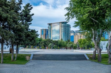 Güzel çeşme. Bakü, Azerbaycan 'da bahar havası. Seyahat ve tatil konsepti.