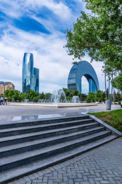 Güzel çeşme. Bakü, Azerbaycan 'da bahar havası. Seyahat ve tatil konsepti.