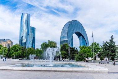 Bakü, Azerbaycan 'da bahar havası. Seyahat ve tatil konsepti.