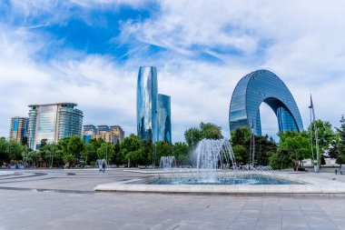 Bakü, Azerbaycan 'da bahar havası. Seyahat ve tatil konsepti.