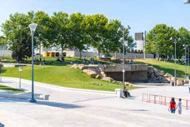 Bakü, Azerbaycan 'da bahar havası. Seyahat ve tatil konsepti.