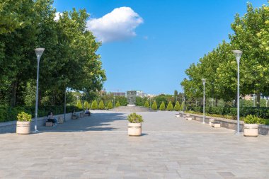 Bakü, Azerbaycan 'da bahar havası. Seyahat ve tatil konsepti.