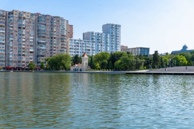 Bakü, Azerbaycan 'da bahar havası. Seyahat ve tatil konsepti.