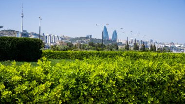 Bakü, Azerbaycan 'da bahar havası. Seyahat ve tatil konsepti.