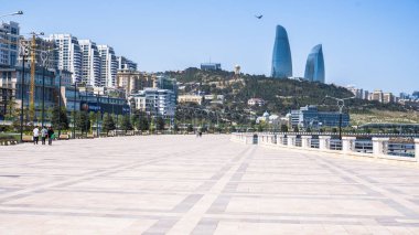 Bakü, Azerbaycan 'da bahar havası. Seyahat ve tatil konsepti.