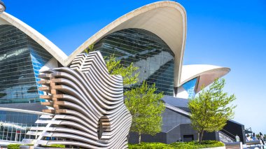 Bakü, Azerbaycan 'da bahar havası. Seyahat ve tatil konsepti.