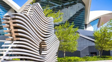 Bakü, Azerbaycan 'da bahar havası. Seyahat ve tatil konsepti.