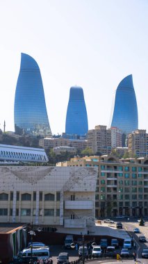 Bakü, Azerbaycan 'da bahar havası. Seyahat ve tatil konsepti.