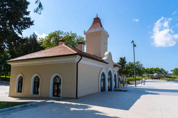 Bakü, Azerbaycan 'da bahar havası. Seyahat ve tatil konsepti.