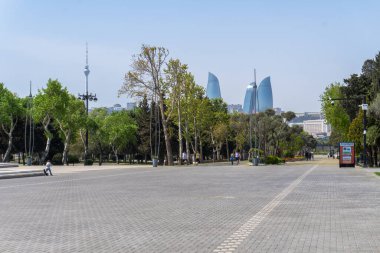 Bakü, Azerbaycan 'da bahar havası. Seyahat ve tatil konsepti.