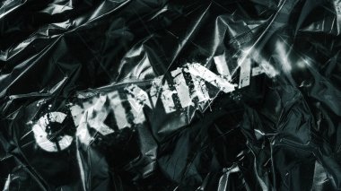 Buruşmuş kağıtta yazı olan buruşuk siyah doku.