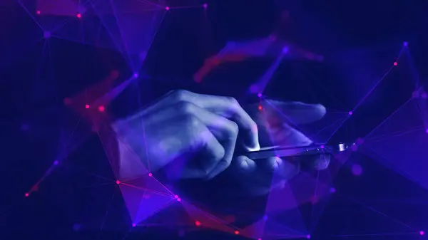 Bir eşkenar dörtgen tutan bir elin yakınına.