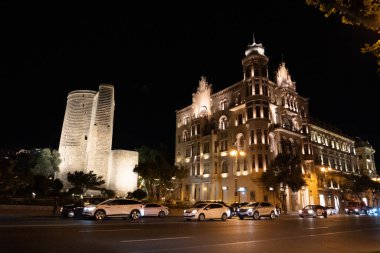 Bakü 'nün kentsel manzarasında tatil atmosferi