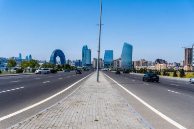 Bakü 'nün kentsel manzarasında tatil atmosferi