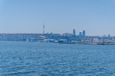 Bakü 'nün kentsel manzarasında tatil atmosferi