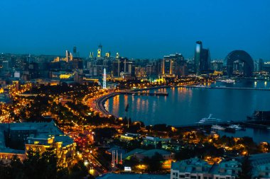 Muhteşem şehrin gece manzarası - Baku