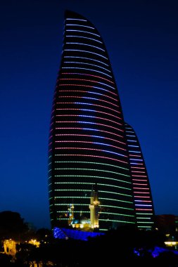 Bakü 'nün muhteşem gece manzarası.
