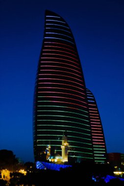 Bakü 'nün muhteşem gece manzarası.