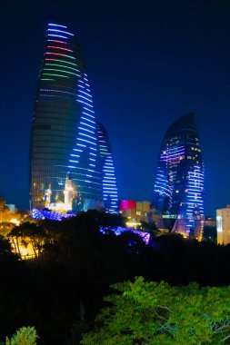 Bakü 'nün muhteşem gece manzarası.