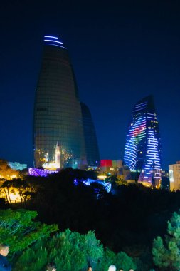 Bakü 'nün muhteşem gece manzarası.