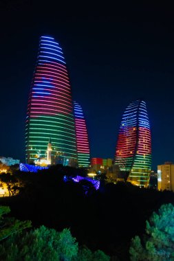 Bakü 'nün muhteşem gece manzarası.