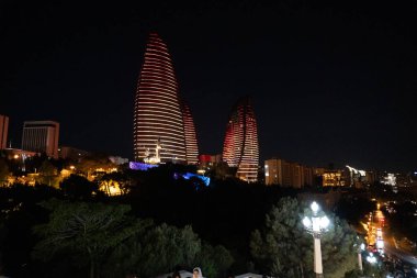 Bakü 'nün muhteşem gece manzarası.