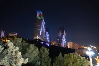 Bakü 'nün muhteşem gece manzarası.