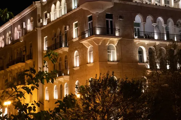 Bakü 'nün muhteşem gece manzarası.