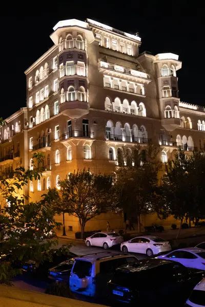 Bakü 'nün muhteşem gece manzarası.