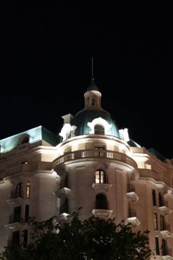 Bakü 'nün muhteşem gece manzarası.