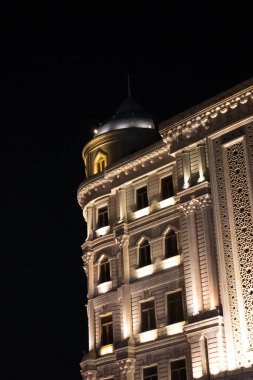 Bakü 'nün muhteşem gece manzarası.