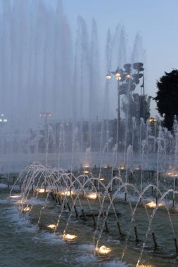 Bakü Bulvarı 'ndaki çeşme. Tatil ve eğlence konsepti. Bakü, Azerbaycan.