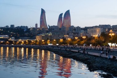 Bakü, Azerbaycan 'daki çarpıcı şehir manzarası.