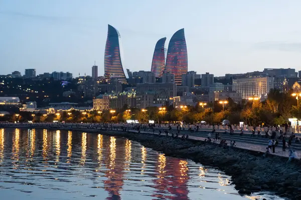 Bakü, Azerbaycan 'daki çarpıcı şehir manzarası.