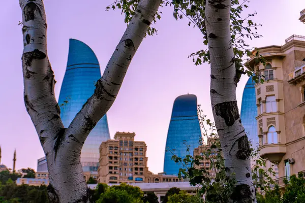 Azerbaycan 'ın Bakü şehrinde gün batımı.