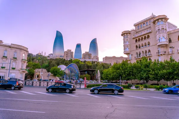 Azerbaycan 'ın Bakü şehrinde gün batımı.