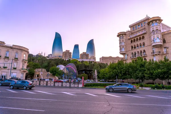Azerbaycan 'ın Bakü şehrinde gün batımı.