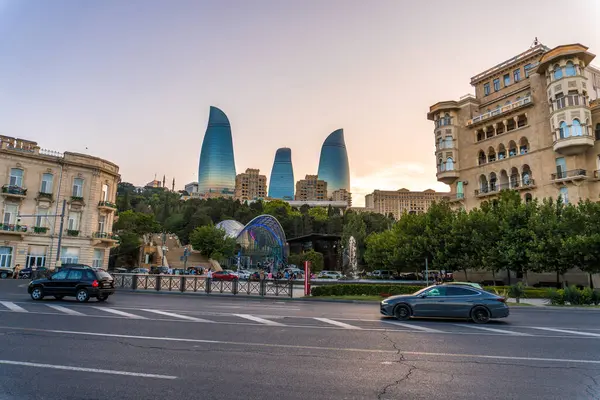 Azerbaycan 'ın Bakü şehrinde gün batımı.