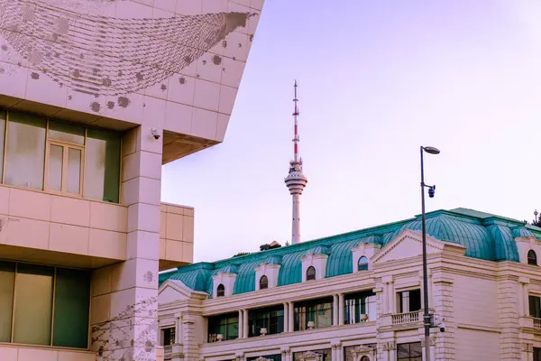 Bakü, Azerbaycan 'da modern şehir sokak fotoğrafı.