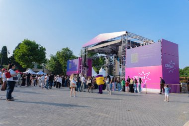 Bakü Bulvarı 'nda Olifest Güzellik Festivali. Bakü, Azerbaycan. 8 Haziran 2025.