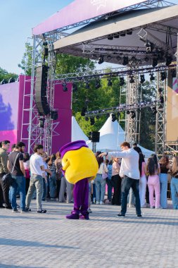 Bakü Bulvarı 'nda Olifest Güzellik Festivali. Bakü, Azerbaycan. 8 Haziran 2025.