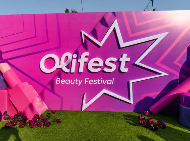 Bakü Bulvarı 'nda Olifest Güzellik Festivali. Bakü, Azerbaycan. 8 Haziran 2025.