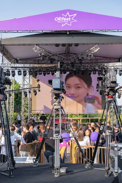 Bakü Bulvarı 'nda Olifest Güzellik Festivali. Bakü, Azerbaycan. 8 Haziran 2025.