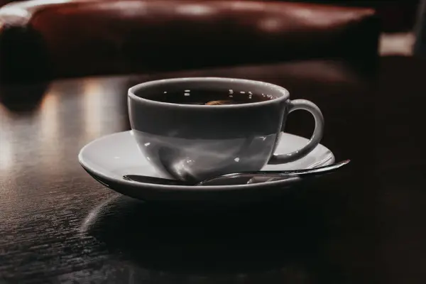 bir fincan çay limon dilimi