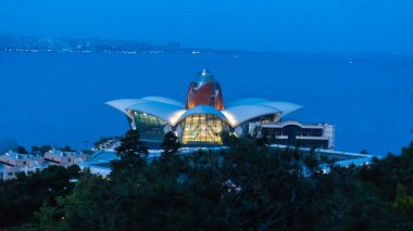 Bakü 'nin gece manzarası