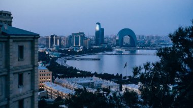 Bakü 'nin gece manzarası