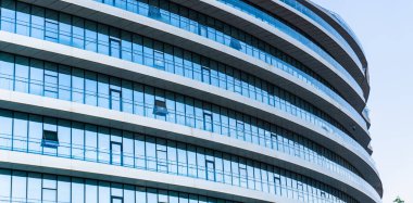 Şirket iş binası pencereleri